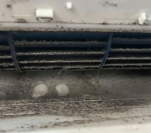 五华空调吹的风有股烧焦味是怎么回事